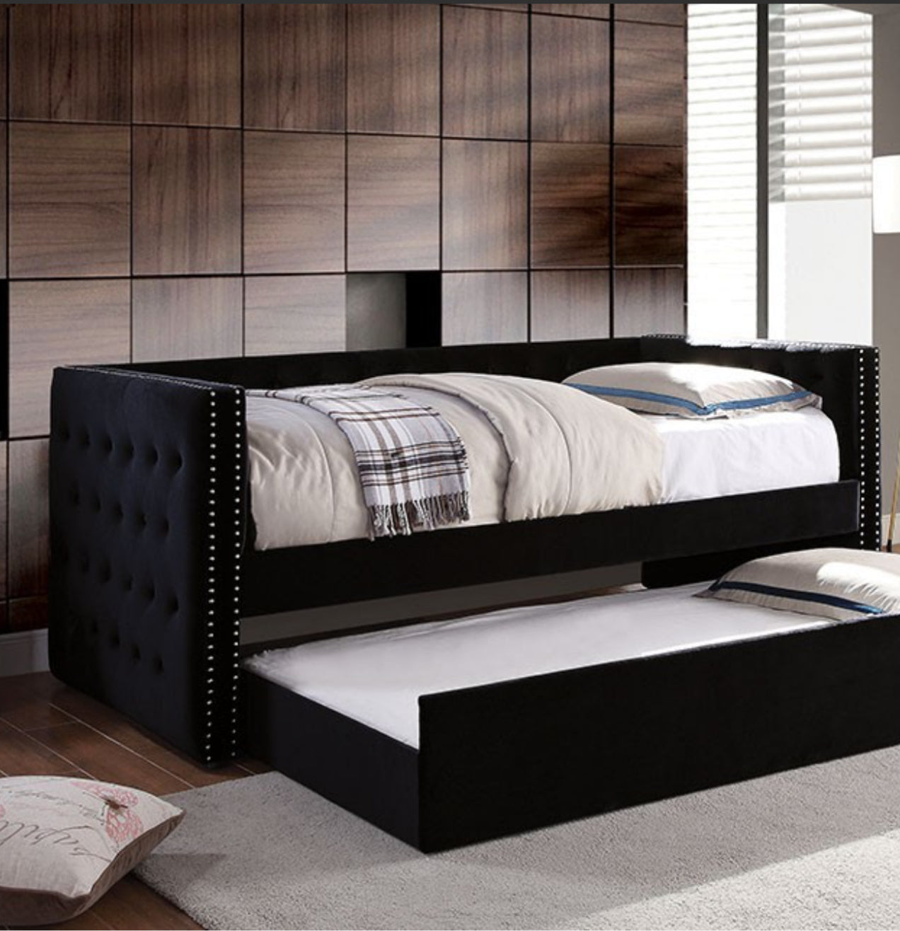 TWIN DAYBED WITH TRUNDLE