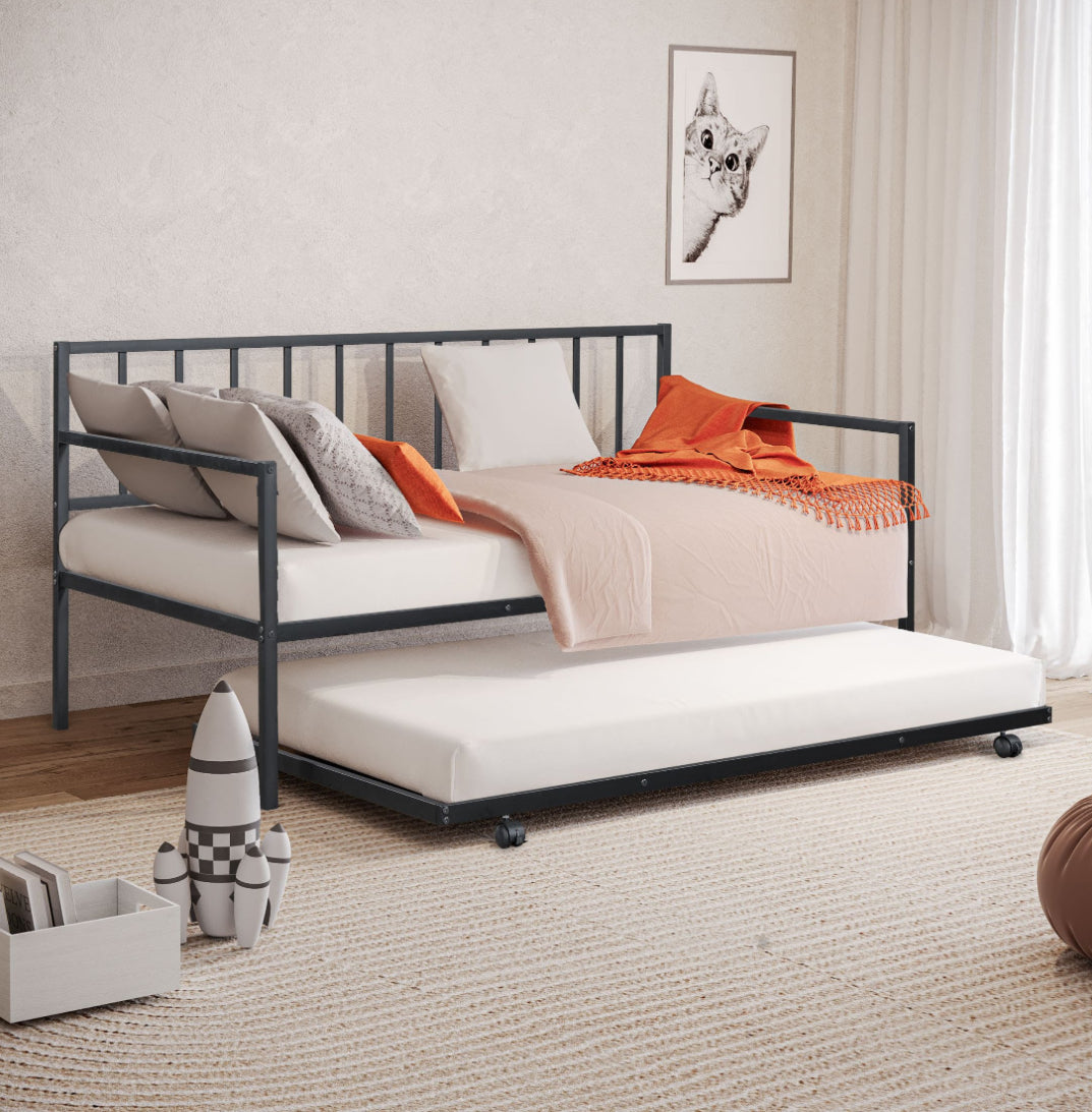 DAYBED W/TRUNDLE